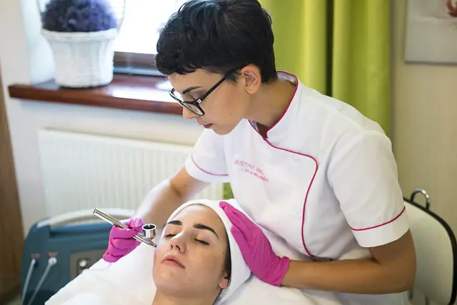 Revolutionizing the Beauty Sector: A Confluence of Scientific Progress, Environmental Stewardship, and Customized Identity