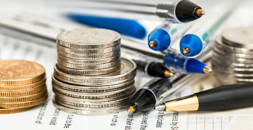 Harnessing the Power of Diversification for Robust Investment Strategies