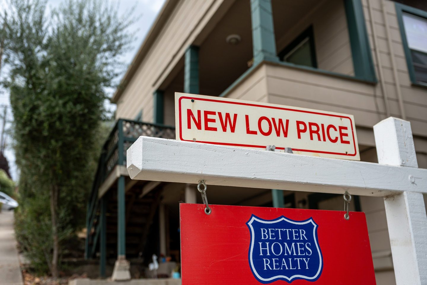 Black Friday deals aren’t just for holiday shopping. Homebuyers are getting record-high discounts as desperate sellers offer multiple price cuts