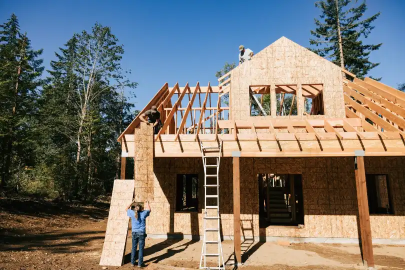 The price premium on new-construction homes is dissolving. New-home prices dropped in 30% of large U.S. cities last quarter