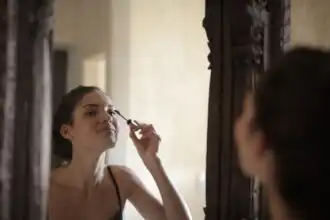 How To Incorporate Lash Growth Mascara Into Your Makeup Routine